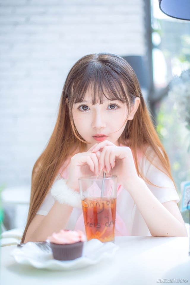“派人通知曹操吧。”刘备扭头，看向关羽：“王印就请他暂时保管，待他日兵精粮足，再战吕布之时，再请出王印。”